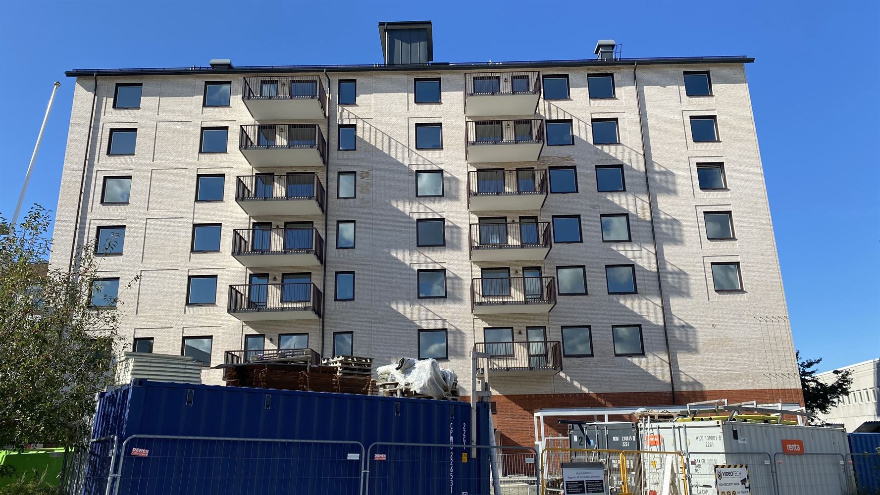 90a8632423926163acd880a27e066281