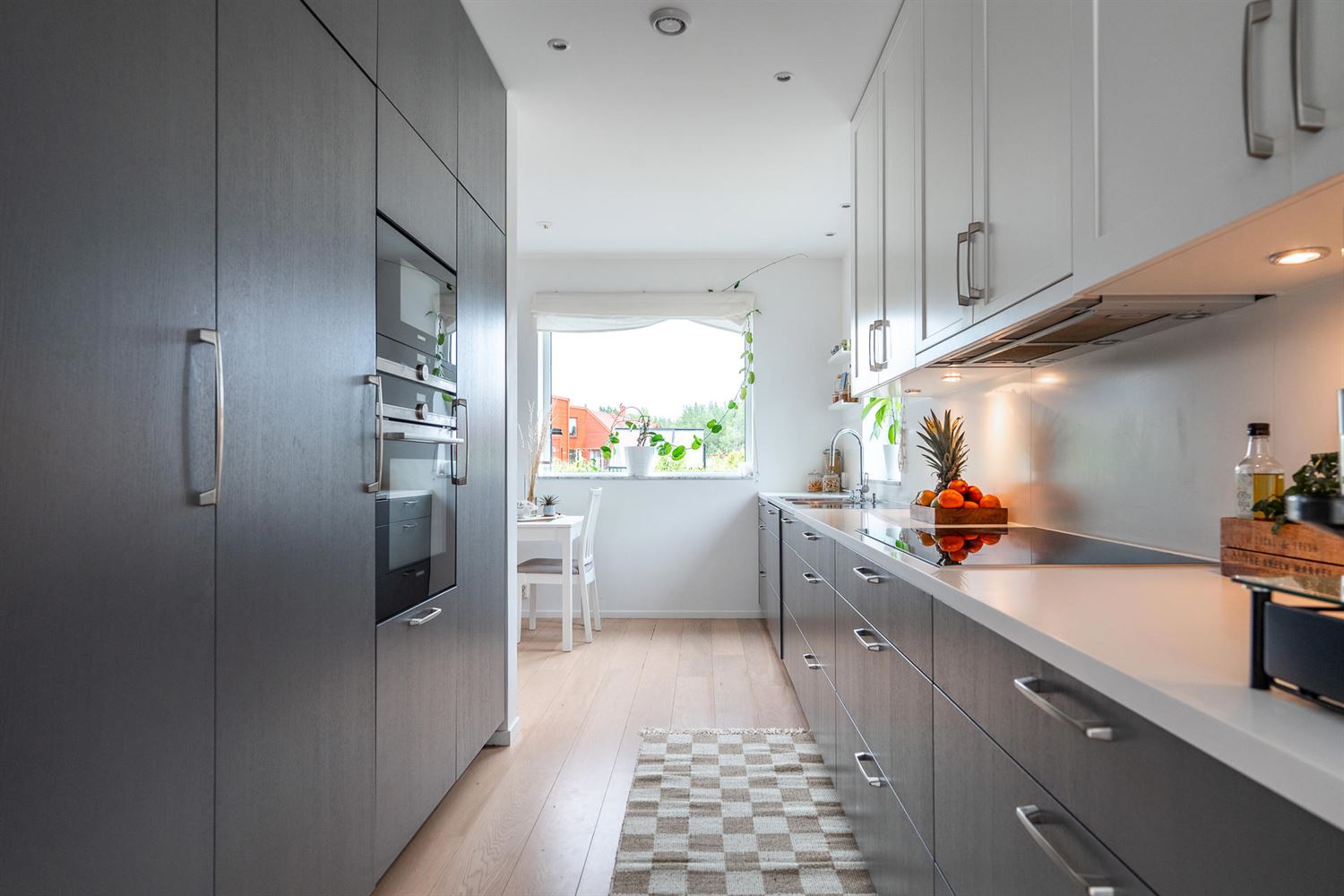 2042aef64c944e9e1a34408c82a13c1a