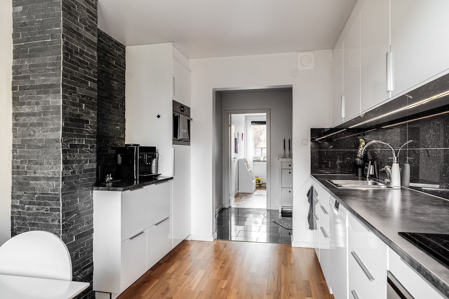 94b75421df1d89a098e23a5a73d1e558