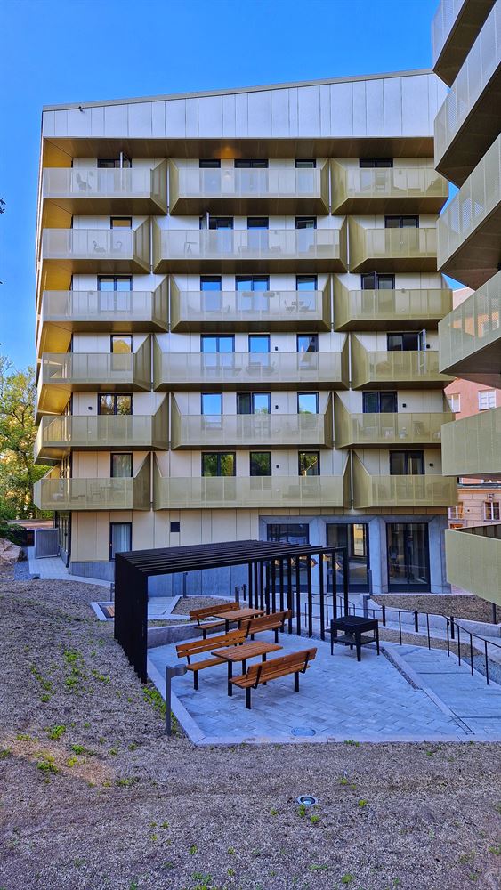 11c7932596f81ba79f8d144df323b494