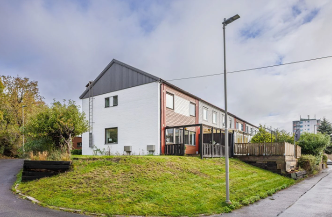 e0b4910161dec03839858287b24540ab