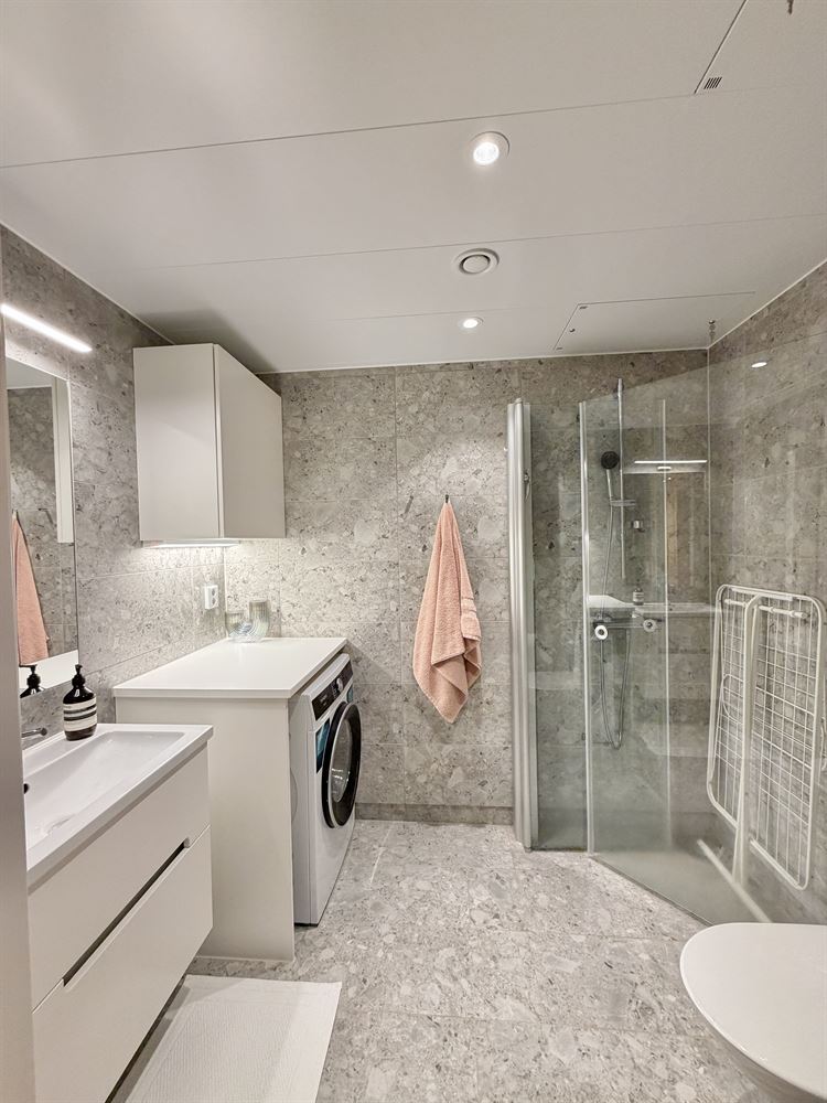 98570621f3f95aa5b8323c7d63405a9e