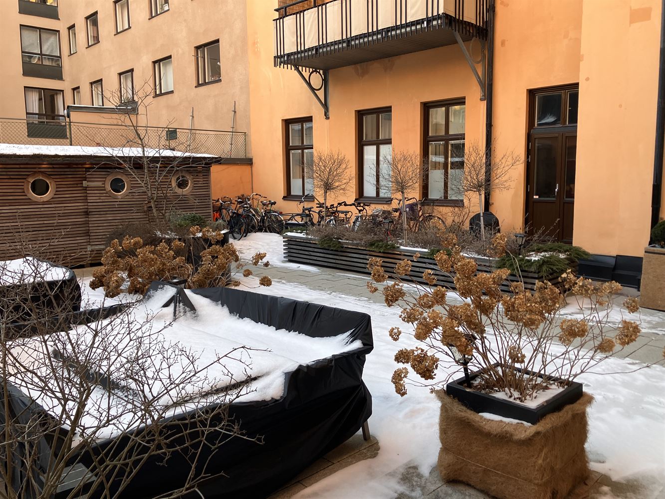 21b8202e14f34459435b35b8952ec419