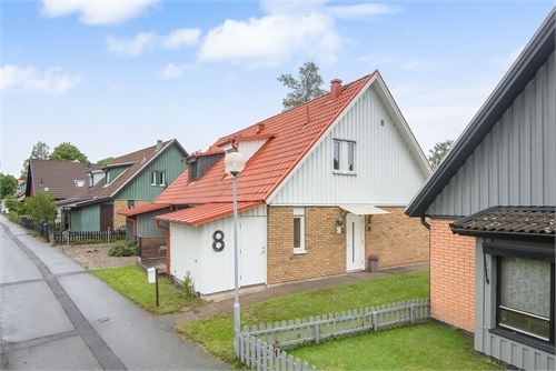 Syr&#233;nstigen8